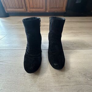 Eva & Zoe Ankle Boots Women's 8.5 “Natalie" Black Velvet Chunky Heel